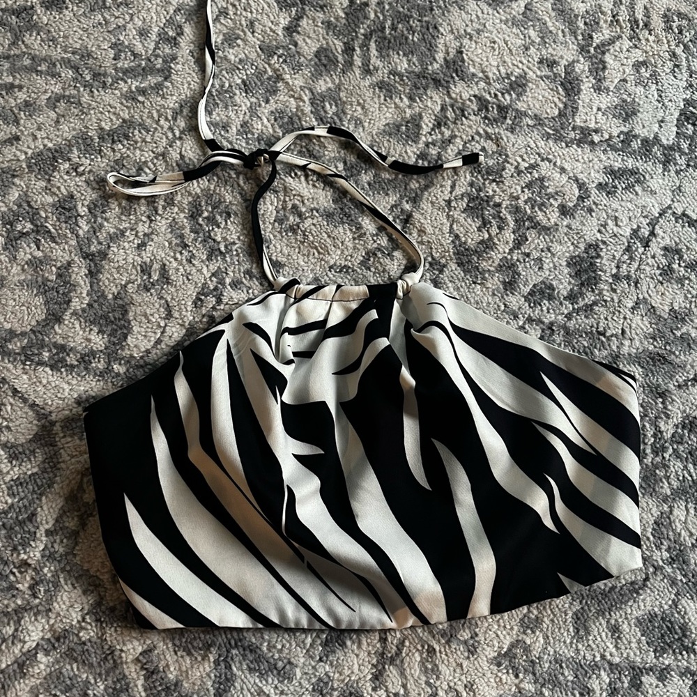 Black and White Leaf Pattern Tie Halter Crop Top